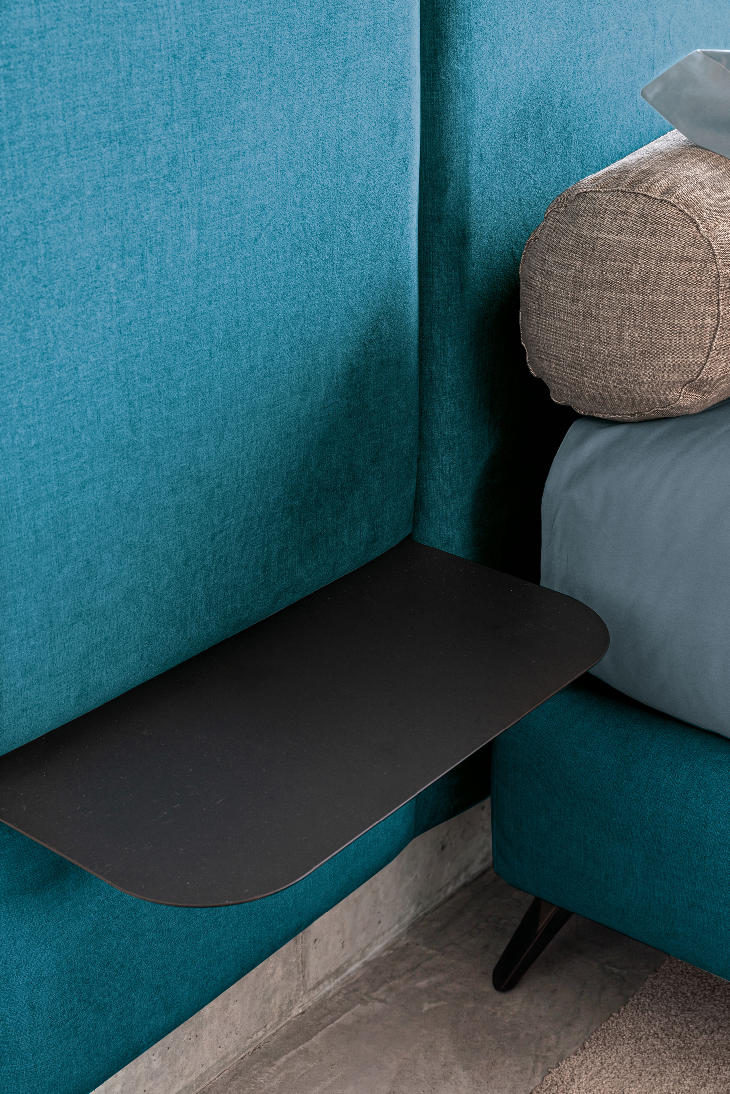 Wall headboard: shelf detail